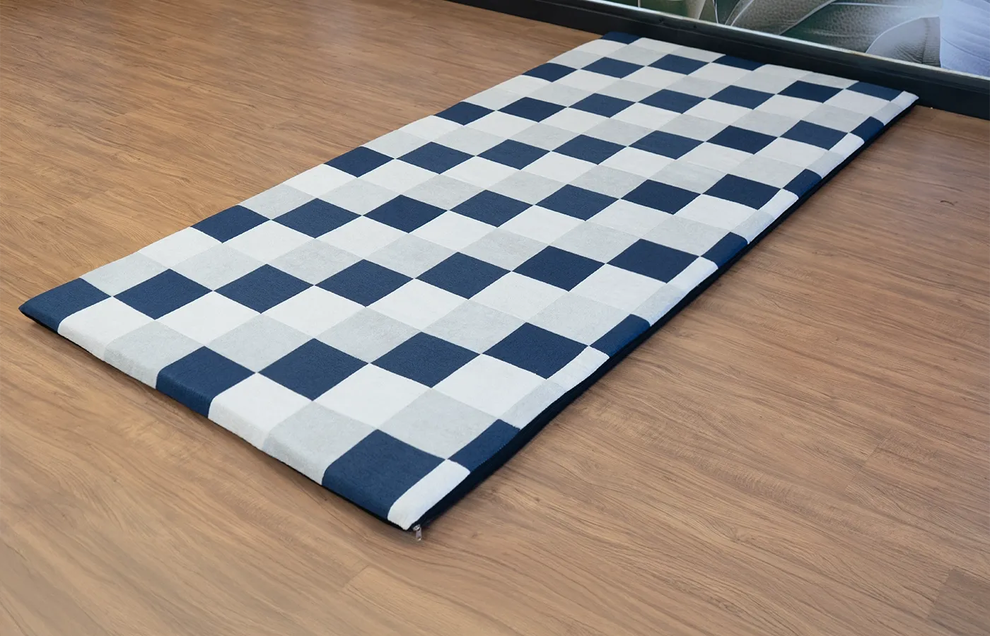 tapete-keiko-mosaico-almofadado-azulmarinho