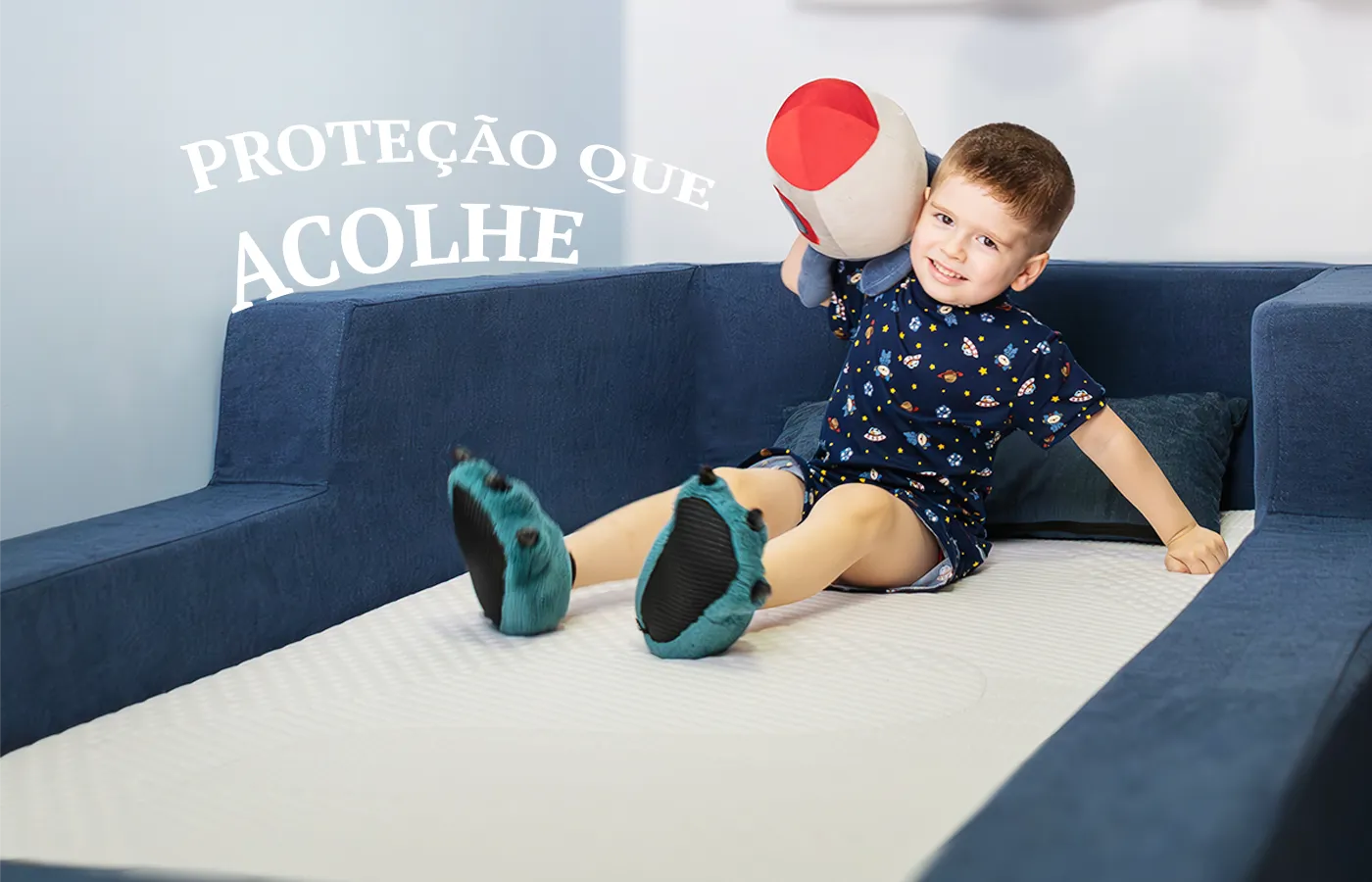 cama-montessoriana-keiko-aconchego-solteiro-azulmarinho-crianca